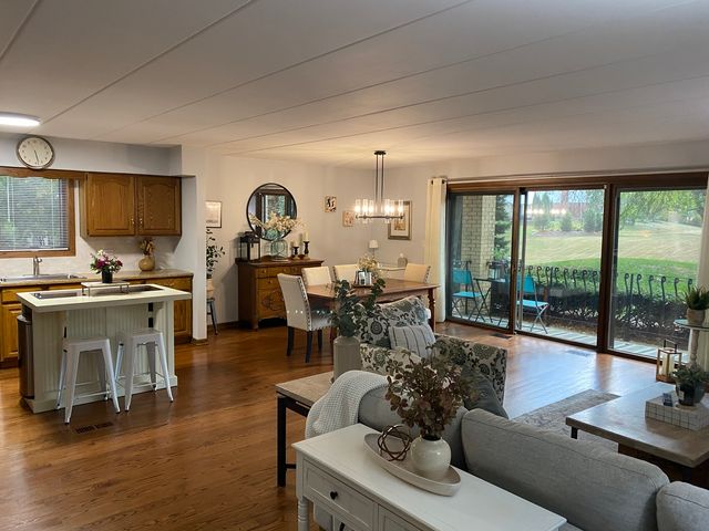 7715 SUSSEX CREEK Drive 1D, Darien, IL 60561