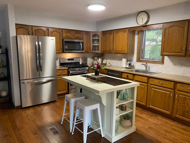 7715 SUSSEX CREEK Drive 1D, Darien, IL 60561