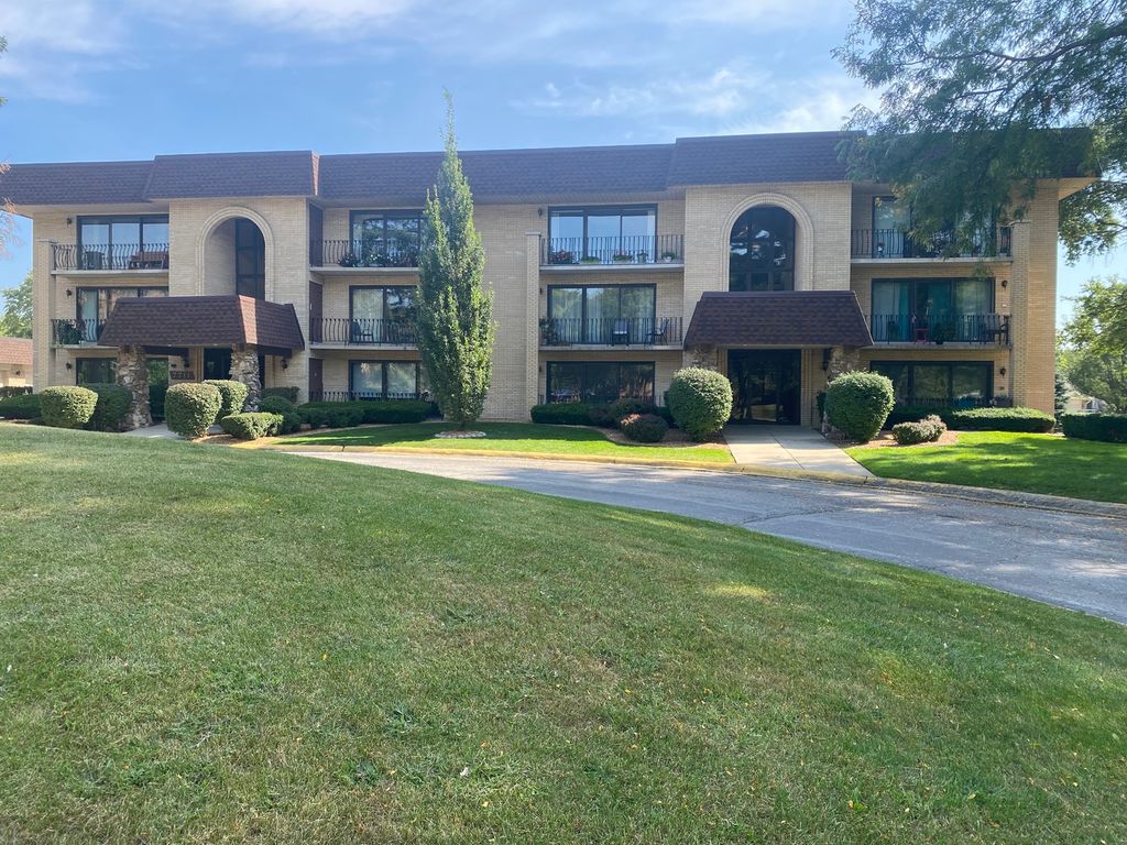 7715 SUSSEX CREEK Drive 1D, Darien, IL 60561