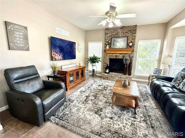 818 Summit Glen Court, Fenton, MO 63026