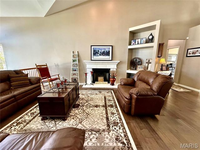818 Summit Glen Court, Fenton, MO 63026