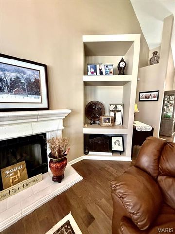 818 Summit Glen Court, Fenton, MO 63026