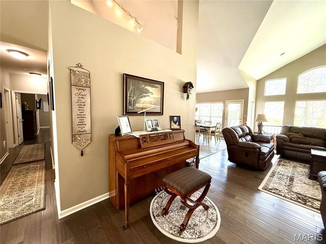 818 Summit Glen Court, Fenton, MO 63026