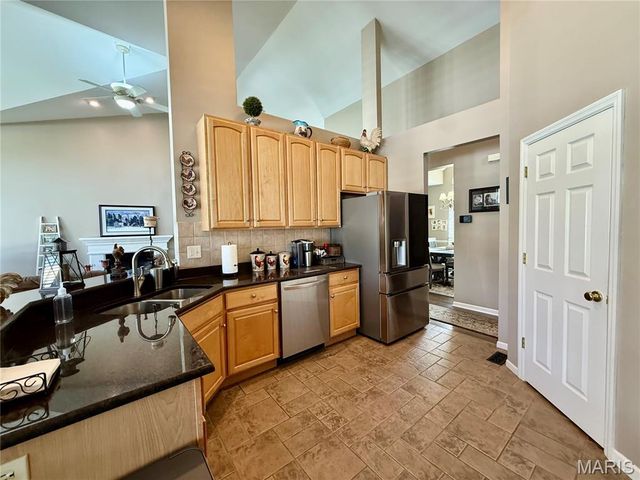 818 Summit Glen Court, Fenton, MO 63026