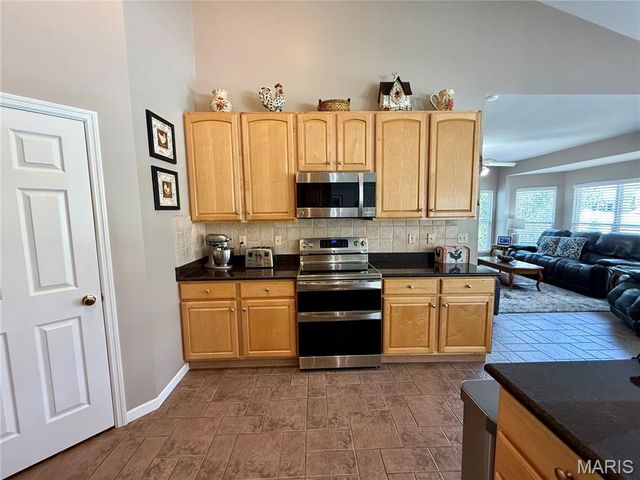 818 Summit Glen Court, Fenton, MO 63026
