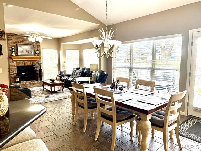 818 Summit Glen Court, Fenton, MO 63026