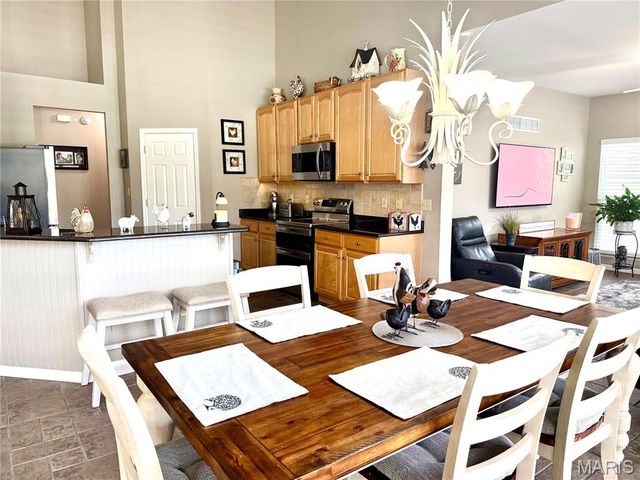 818 Summit Glen Court, Fenton, MO 63026