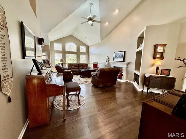 818 Summit Glen Court, Fenton, MO 63026