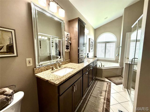 818 Summit Glen Court, Fenton, MO 63026