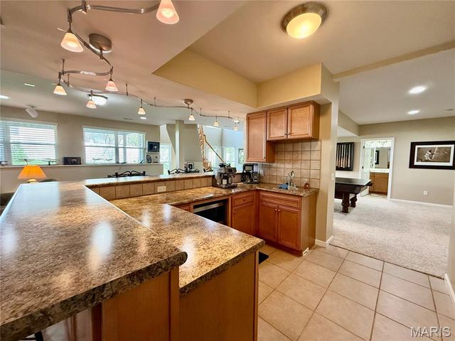 818 Summit Glen Court, Fenton, MO 63026