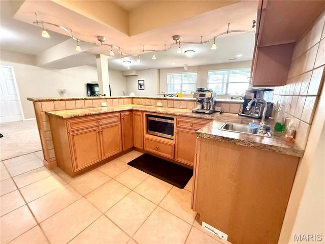 818 Summit Glen Court, Fenton, MO 63026