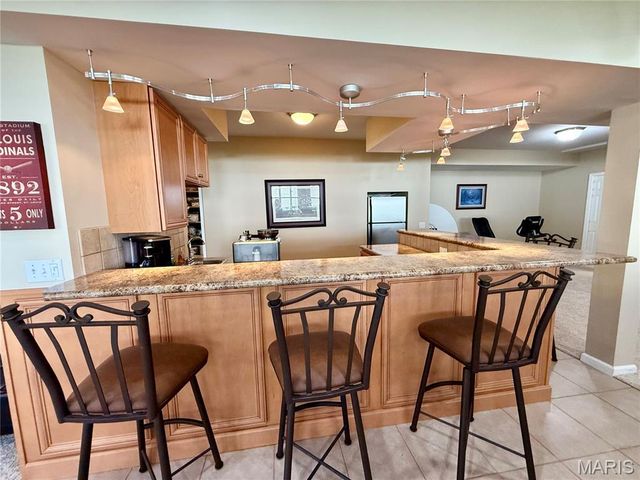 818 Summit Glen Court, Fenton, MO 63026
