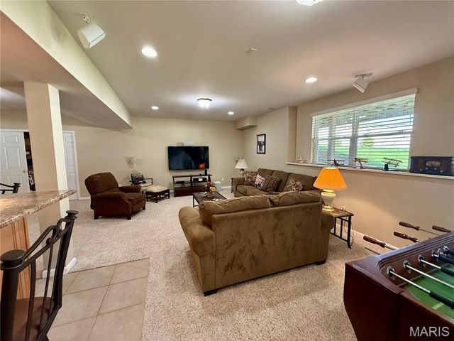 818 Summit Glen Court, Fenton, MO 63026