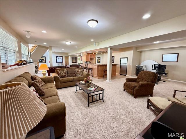 818 Summit Glen Court, Fenton, MO 63026