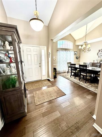 818 Summit Glen Court, Fenton, MO 63026