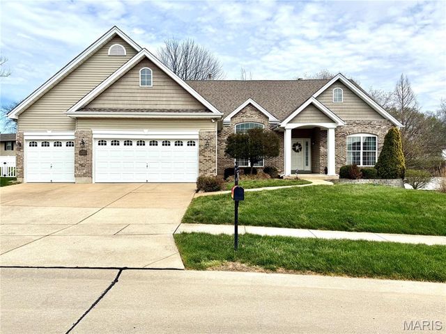 818 Summit Glen Court, Fenton, MO 63026