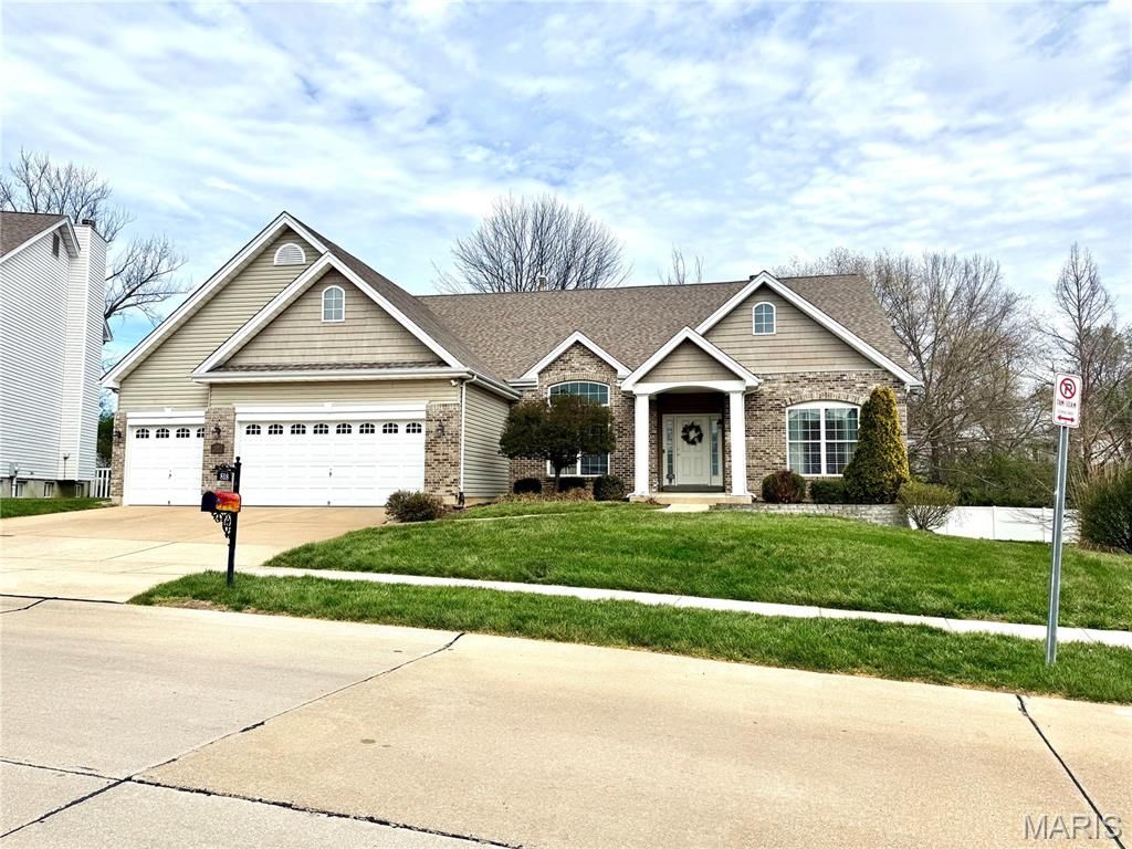 818 Summit Glen Court, Fenton, MO 63026