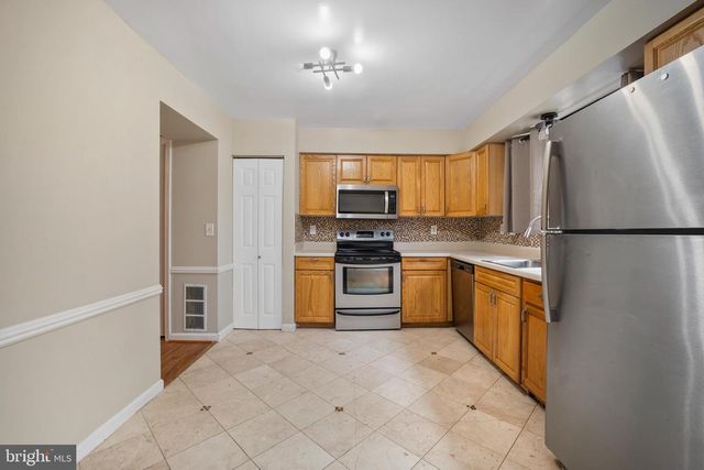 1 ESMOND CT, Germantown, MD 20874