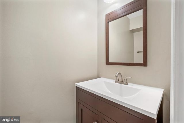 1 ESMOND CT, Germantown, MD 20874