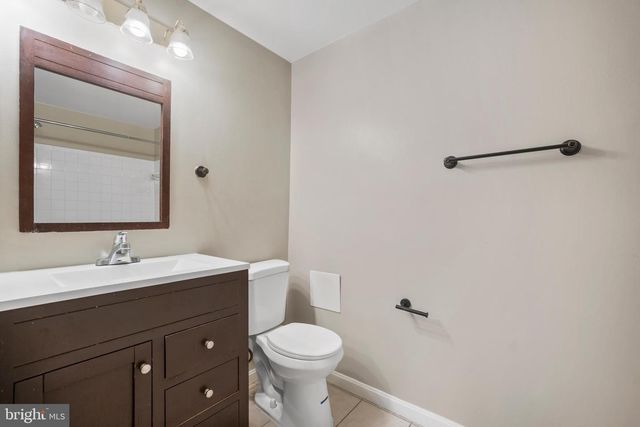 1 ESMOND CT, Germantown, MD 20874