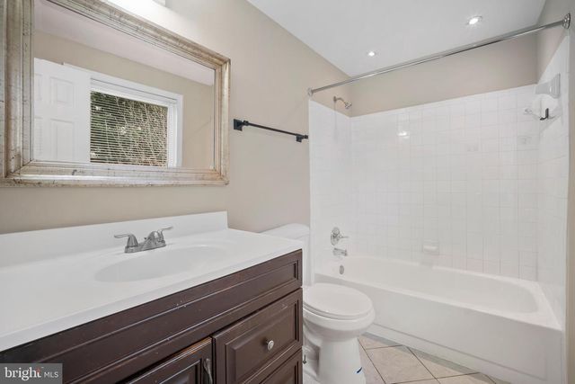 1 ESMOND CT, Germantown, MD 20874