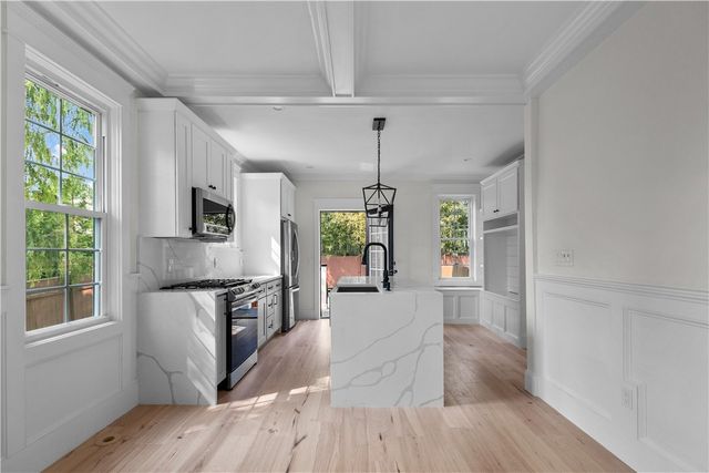 43 Rhode Island Avenue, Newport, RI 02840