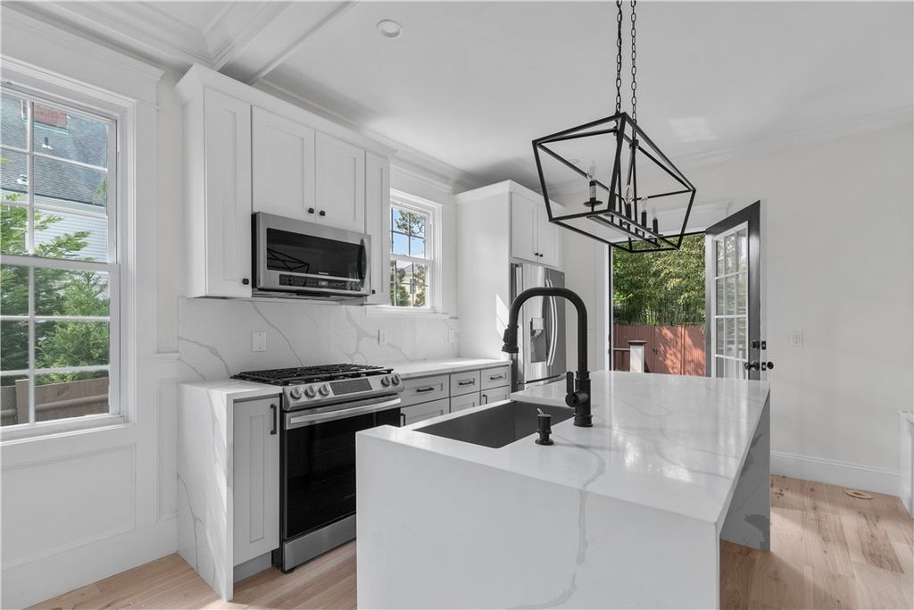 43 Rhode Island Avenue, Newport, RI 02840