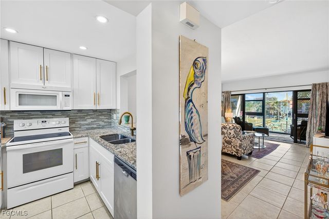 801 River Point DR 203A, Naples, FL 34102