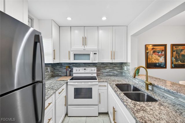 801 River Point DR 203A, Naples, FL 34102