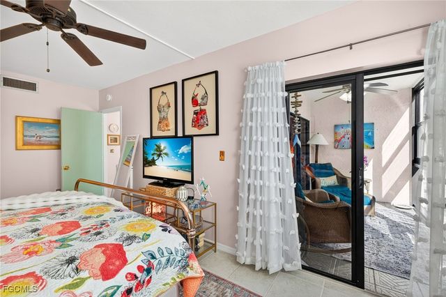 801 River Point DR 203A, Naples, FL 34102