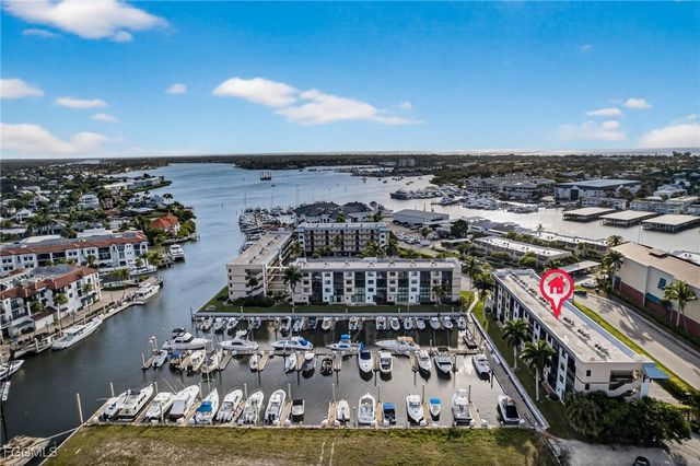 801 River Point DR 203A, Naples, FL 34102