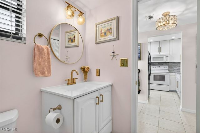 801 River Point DR 203A, Naples, FL 34102