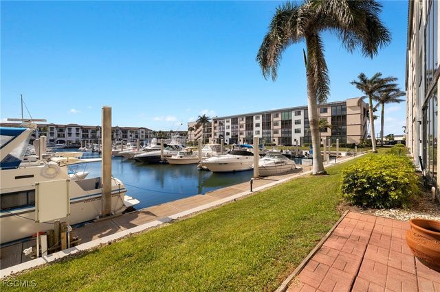 801 River Point DR 203A, Naples, FL 34102