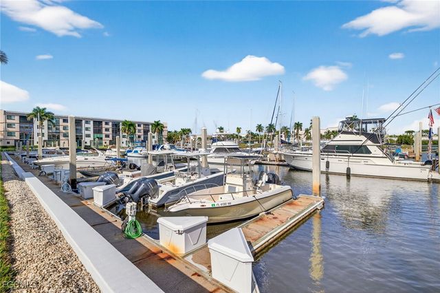 801 River Point DR 203A, Naples, FL 34102