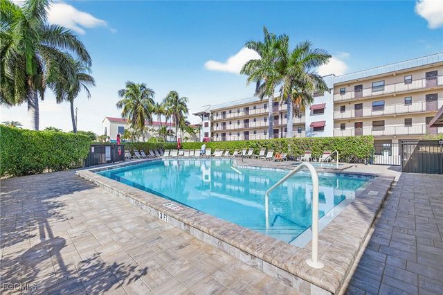 801 River Point DR 203A, Naples, FL 34102