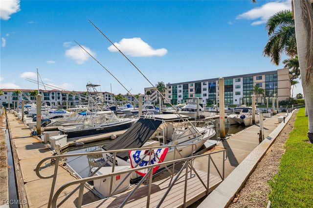 801 River Point DR 203A, Naples, FL 34102