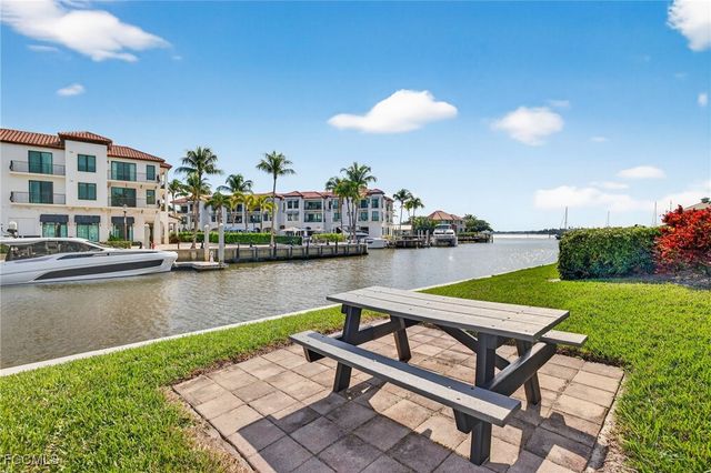 801 River Point DR 203A, Naples, FL 34102