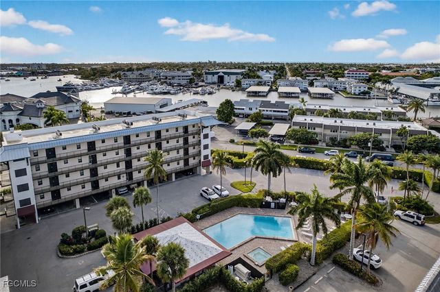 801 River Point DR 203A, Naples, FL 34102