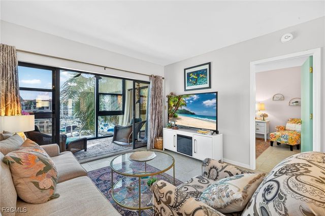 801 River Point DR 203A, Naples, FL 34102