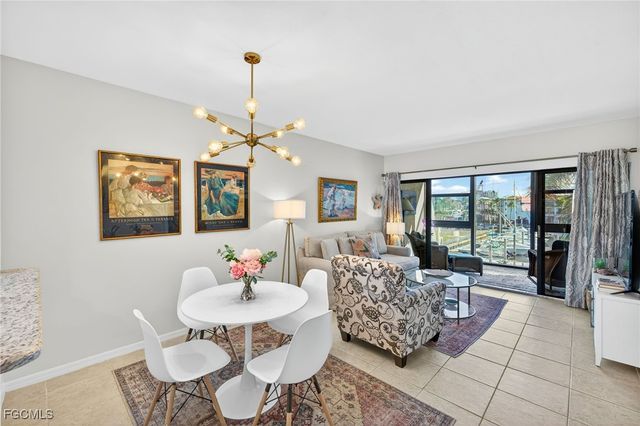 801 River Point DR 203A, Naples, FL 34102