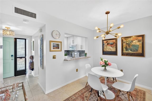 801 River Point DR 203A, Naples, FL 34102