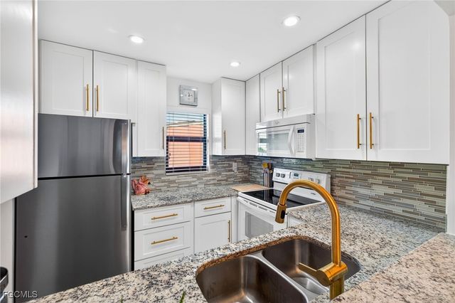 801 River Point DR 203A, Naples, FL 34102