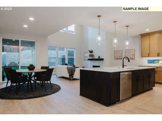 12320 Sw SILVERTIP St, Beaverton, OR 97007