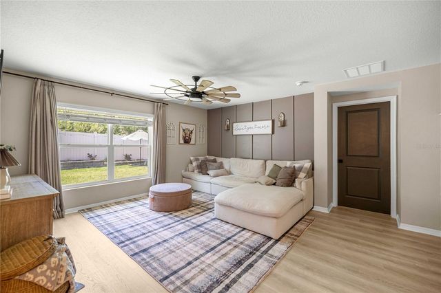 6801 SE 3RD LOOP, Ocala, FL 34472