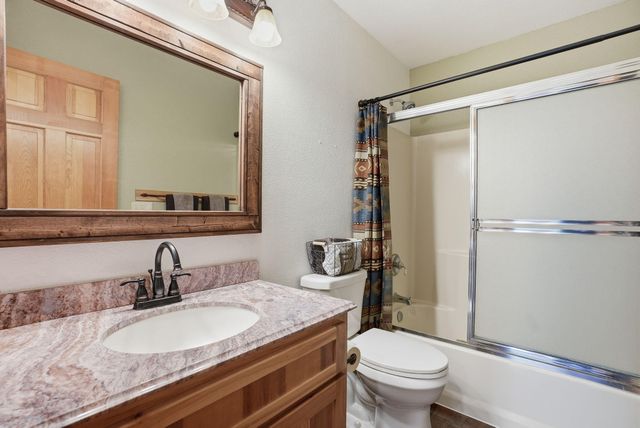 8831 Cliff Swallow Drive, Redmond, OR 97756