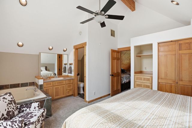 8831 Cliff Swallow Drive, Redmond, OR 97756