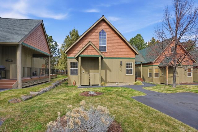 8831 Cliff Swallow Drive, Redmond, OR 97756