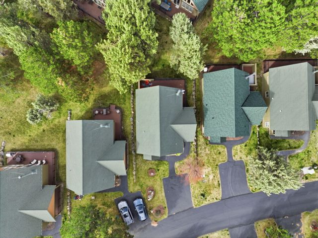 8831 Cliff Swallow Drive, Redmond, OR 97756