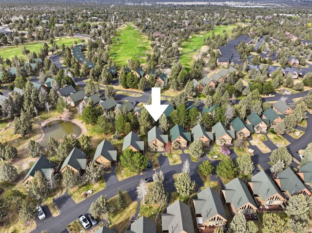 8831 Cliff Swallow Drive, Redmond, OR 97756