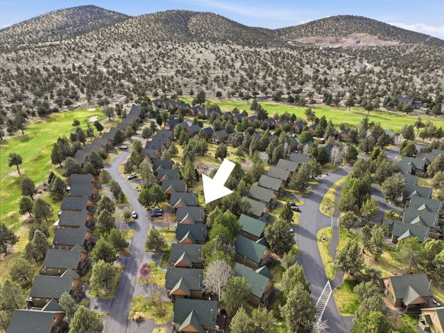 8831 Cliff Swallow Drive, Redmond, OR 97756